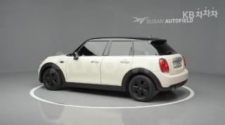 WMWXT3108F2B74272 2015 MINI COOPER 5DOORS D 1.5 미드트림-3