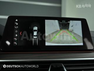 2018 BMW  5SERIES G30  520D LUXURY PLUS - 15
