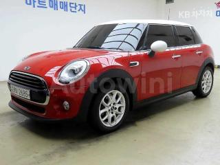 WMWXT3104J2G01679 2018 MINI COOPER 5DOORS D 1.5-1