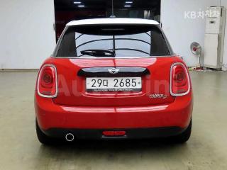 WMWXT3104J2G01679 2018 MINI COOPER 5DOORS D 1.5-2