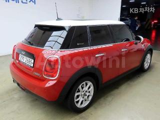 WMWXT3104J2G01679 2018 MINI COOPER 5DOORS D 1.5-3