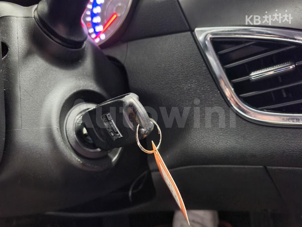 2013 HYUNDAI AVANTE MD ELANTRA LPI M16 SMART - 16