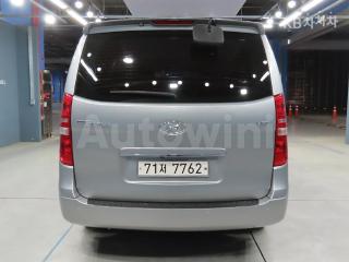 KMJWA37KBHU924057 2017 HYUNDAI GRAND STAREX H-1 12 SEATS WAGON CVX 4WD MORDERN-2