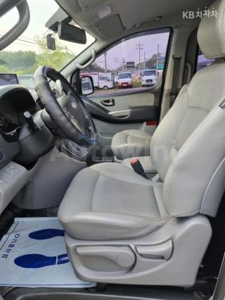 2017 HYUNDAI GRAND STAREX H-1 5 SEATS VAN MORDERN - 9