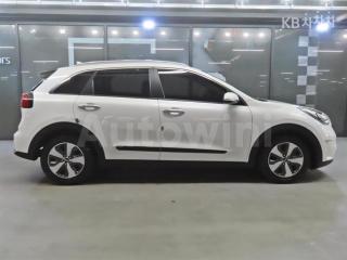 KNACC81CGHA033470 2017 KIA NIRO 1.6 NOBLESSE-2
