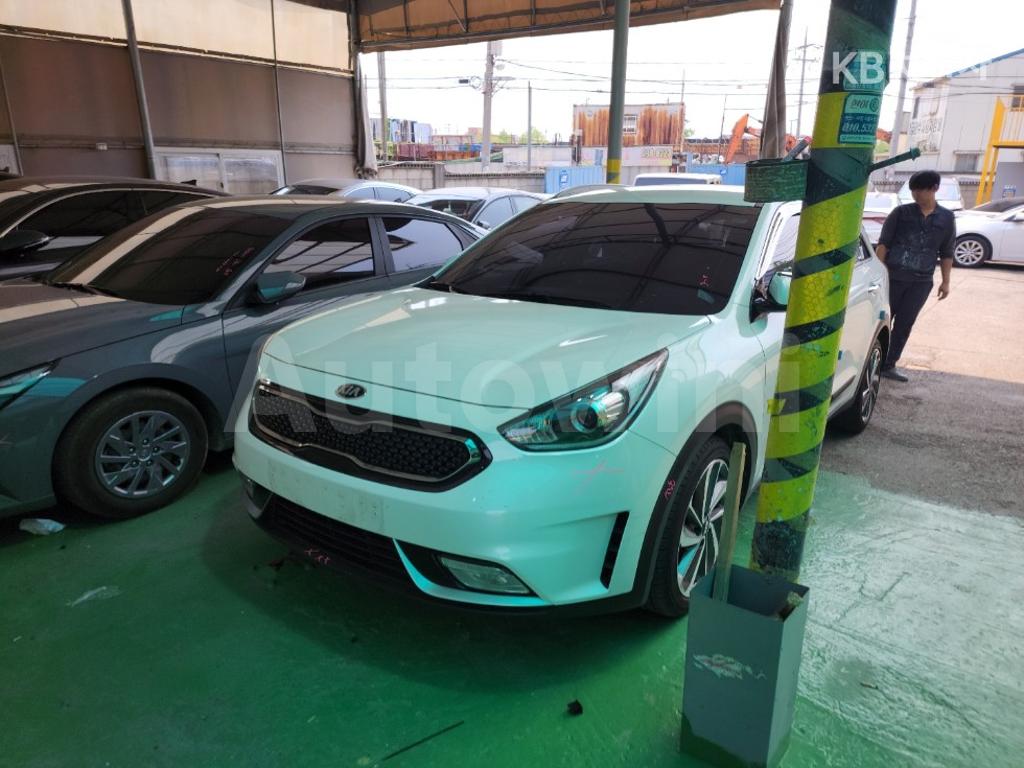 KNACB81CGHA027414 2017 KIA NIRO 1.6 PRESTIGE-0