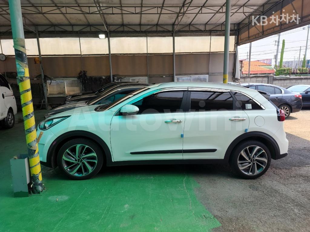 KNACB81CGHA027414 2017 KIA NIRO 1.6 PRESTIGE-2