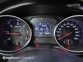 2015 KIA  CARNIVAL SEDONA 9 SEATS 2.2 DIESEL OUTDOOR LUXURY - 8