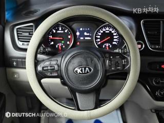 2015 KIA  CARNIVAL SEDONA 9 SEATS 2.2 DIESEL OUTDOOR LUXURY - 13