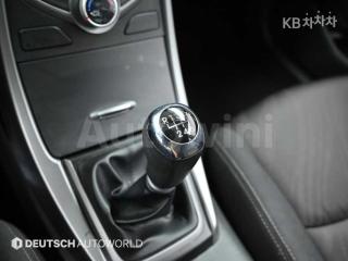 2016 HYUNDAI  AVANTE ELANTRA 1.6 GDI STYLE BASIC - 9