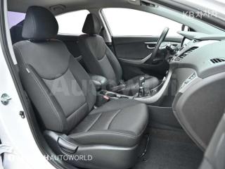 2016 HYUNDAI  AVANTE ELANTRA 1.6 GDI STYLE BASIC - 10