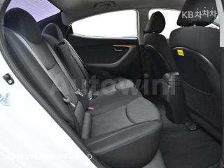 2016 HYUNDAI  AVANTE ELANTRA 1.6 GDI STYLE BASIC - 12