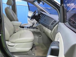 2017 KIA  CARNIVAL SEDONA 9 SEATS 2.2 DIESEL LUXURY - 11