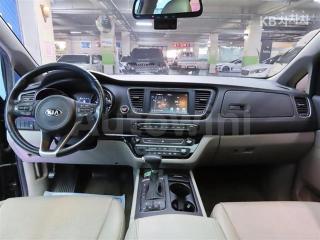 2017 KIA  CARNIVAL SEDONA 9 SEATS 2.2 DIESEL LUXURY - 13