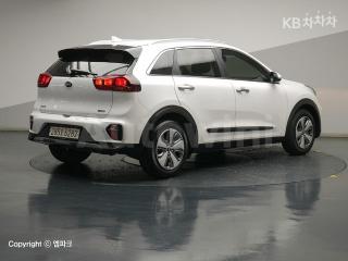 KNACA81CGLA438924 2020 KIA  NIRO 1.6 HEV LUXURY-2
