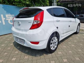 KMHCT51BEHU313117 2017 HYUNDAI ACCENT  WIT 1.4 VVT MORDERN SPECIAL-4