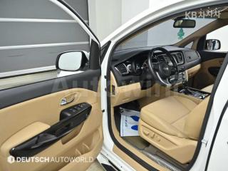 2016 KIA  CARNIVAL SEDONA 9 SEATS 2.2 DIESEL PRESTIGE - 11