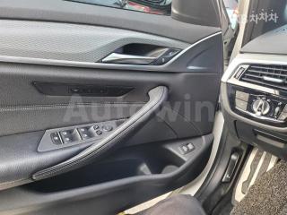 2017 BMW  5SERIES G30  520D XDRIVE M SPORT PACKAGE - 12