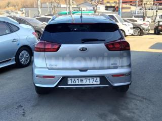 2018 KIA NIRO 1.6 LUXURY - 4