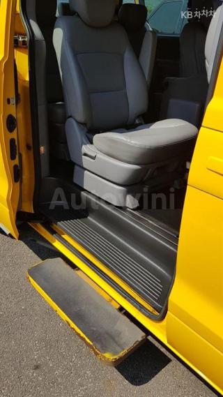 2018 HYUNDAI  GRAND STAREX CHILD PROTECTIVE VEHICLE 12 SEATS 4WD - 17