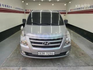KMFWBX7KAHU915556 2017 HYUNDAI GRAND STAREX H-1 5 SEATS VAN MORDERN-2