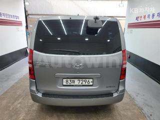 KMFWBX7KAHU915556 2017 HYUNDAI GRAND STAREX H-1 5 SEATS VAN MORDERN-3