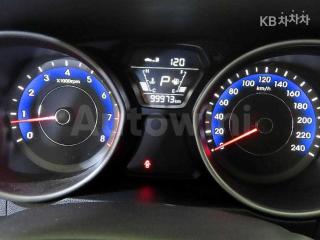 2015 HYUNDAI  AVANTE ELANTRA 1.6 GDI SMART BASIC - 9