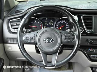 2017 KIA  CARNIVAL SEDONA 9 SEATS 2.2 DIESEL NOBLESSE - 13
