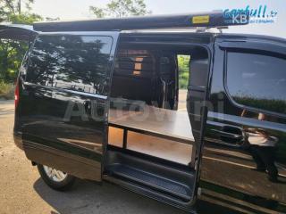 KMFWBX7KBHU888072 2017 HYUNDAI GRAND STAREX H-1 3 SEATS VAN MORDERN-1