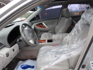 2011 TOYOTA CAMRY XLE - 9