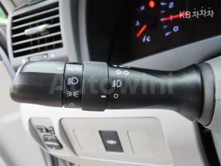 2011 TOYOTA CAMRY XLE - 17