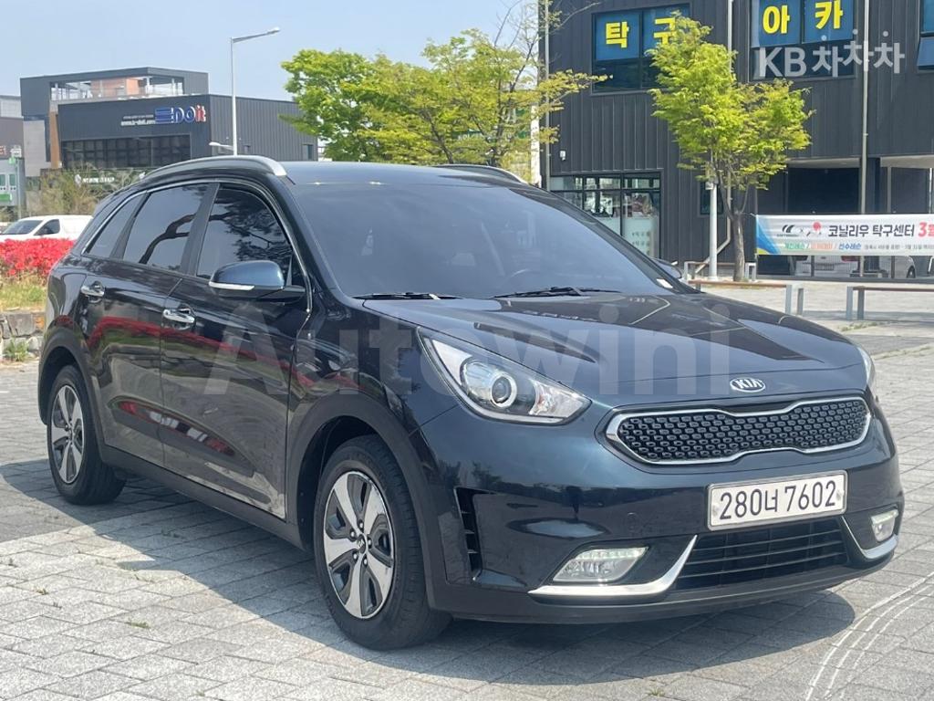KNACB81CGHA072612 2017 KIA NIRO 1.6 PRESTIGE-1