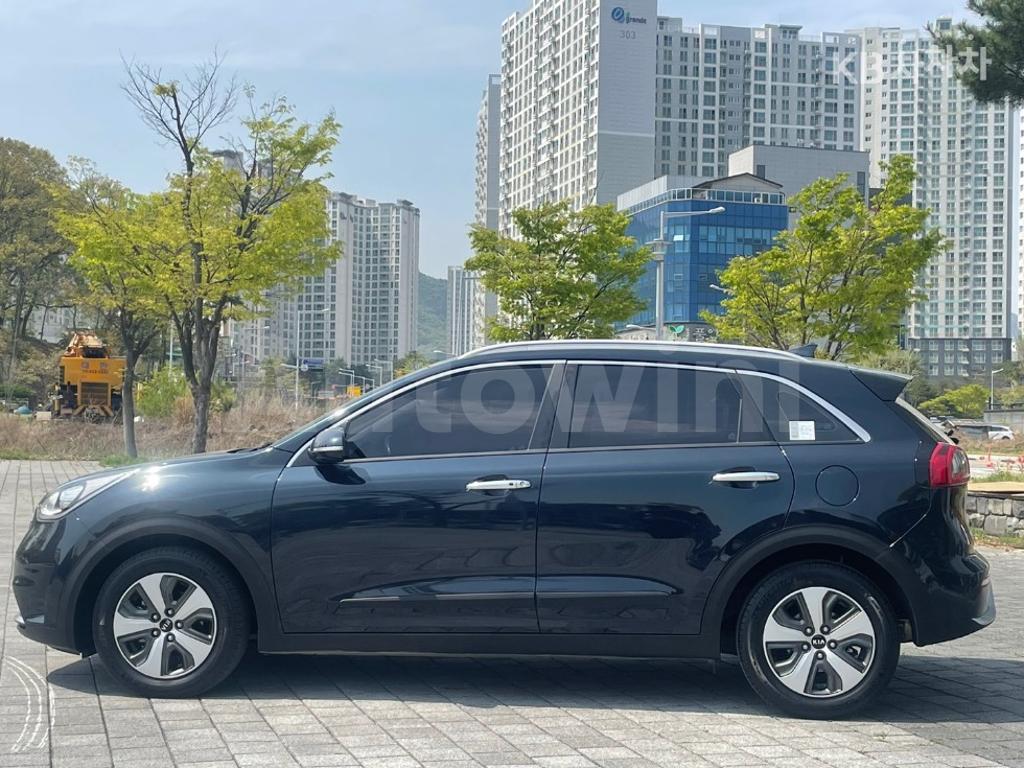 2017 KIA NIRO 1.6 PRESTIGE - 7
