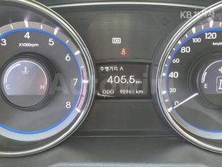 2011 HYUNDAI YF SONATA LPI PREMIER(장애인용) - 11