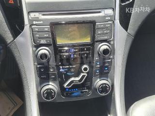 2011 HYUNDAI YF SONATA LPI PREMIER(장애인용) - 13