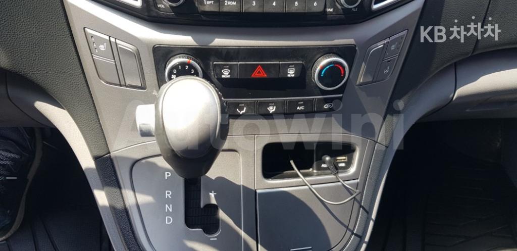 2017 HYUNDAI GRAND STAREX H-1 5 SEATS VAN CVX MORDERN - 9