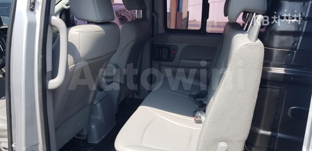 2017 HYUNDAI GRAND STAREX H-1 5 SEATS VAN CVX MORDERN - 11