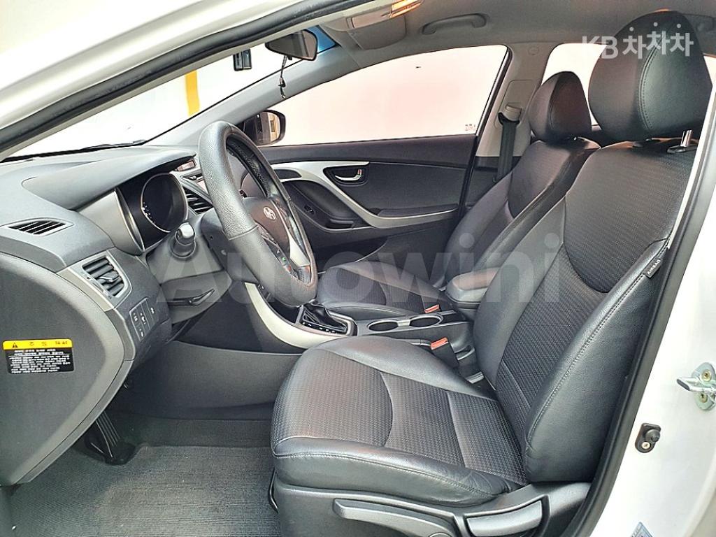 2015 HYUNDAI  AVANTE ELANTRA 1.6 GDI MORDERN BASIC - 9