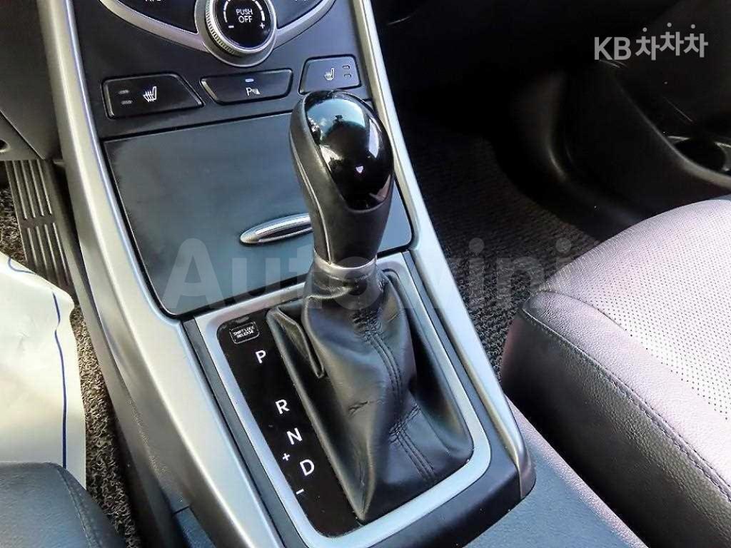 2016 HYUNDAI  AVANTE ELANTRA 1.6 GDI MORDERN BASIC - 11
