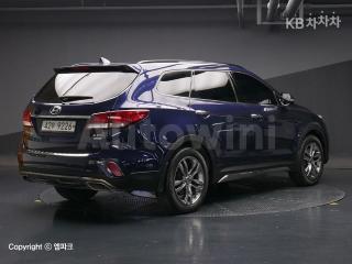 KMHSR81XDHU257105 2017 HYUNDAI  MAXCRUZ DIESEL(E-VGT)R2.2 4WD 파이니스트 EDITION 6 SEATS-2
