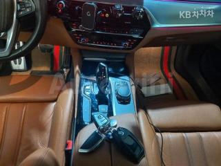 2017 BMW  5SERIES G30  520D M SPORT PACKAGE - 10
