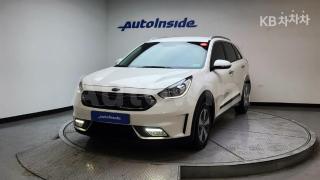 KNACA81CGHA005444 2017 KIA NIRO 1.6 LUXURY-0