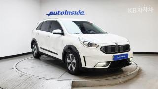 KNACA81CGHA005444 2017 KIA NIRO 1.6 LUXURY-2