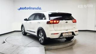 KNACA81CGHA005444 2017 KIA NIRO 1.6 LUXURY-3