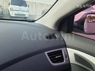 2015 HYUNDAI  AVANTE ELANTRA 1.6 GDI SMART BASIC - 17