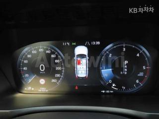 2017 VOLVO XC90 D5 R-DESIGN - 8