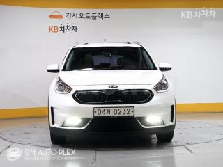 KNACA81CGHA023599 2017 KIA NIRO 1.6 LUXURY-1