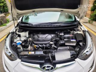 2015 HYUNDAI  AVANTE ELANTRA 1.6 GDI MORDERN BASIC - 18