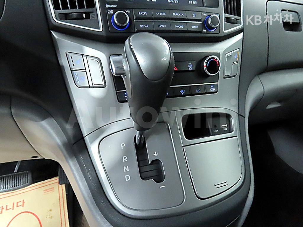 2020 HYUNDAI  GRAND STAREX VAN 3 SEATS SMART - 13