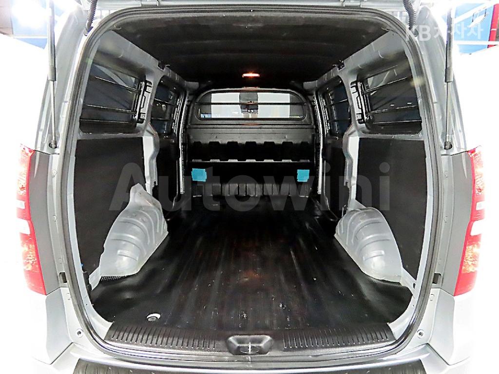 2020 HYUNDAI  GRAND STAREX VAN 3 SEATS SMART - 17